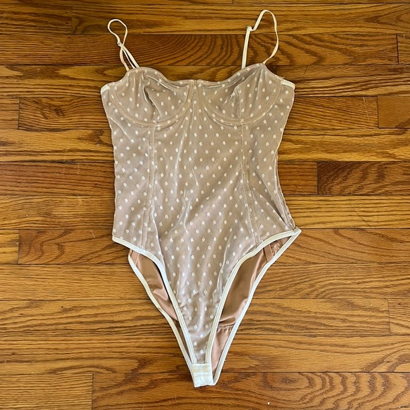 White fox polka dot bodysuit - Picture 1 of 2
